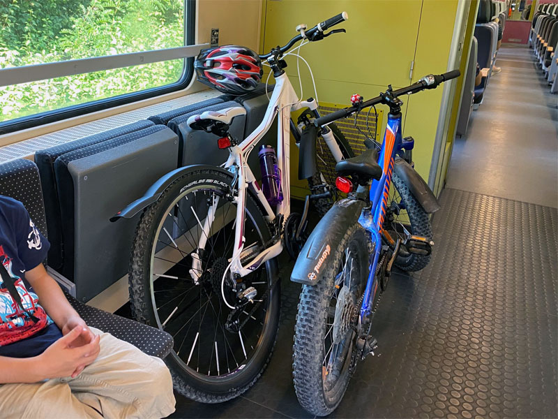 ドイツの列車で自転車を運ぶ